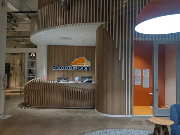 Cloudflare: වෙබ් අඩවියක වේගය සහ ආරක්ෂාව සඳහා "සුපිරි බලය" ⚡☁️